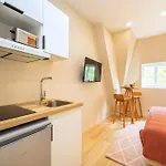 Cozy And Well Arranged Studio - Pereire